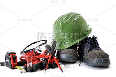 靠近工具和工作服的电气装置，隔离在白色背景