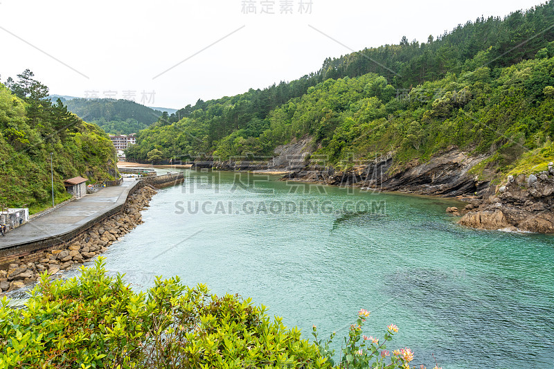 鸟瞰图的海滩在埃里亚市附近勒凯提奥，比斯开湾在坎塔布里安海。巴斯克地区