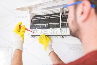 空调维修和保养，固定空调，清洗过滤网。