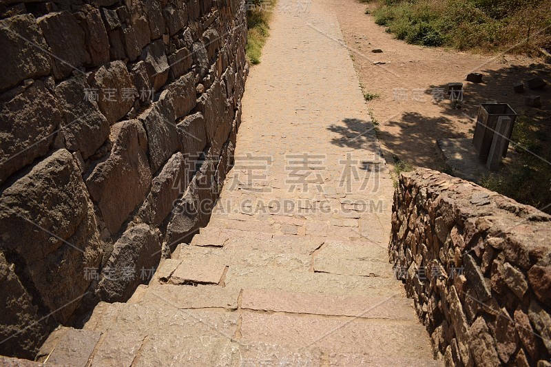 石阶步道在古堡石阶摄影图像中