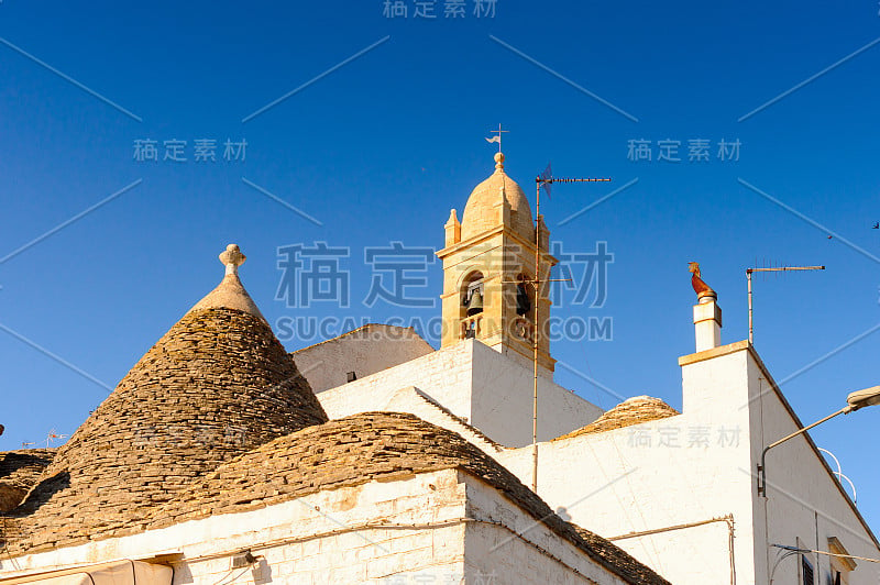 教堂在Alberobello，一个小镇在阿普利亚，意大利。以其独特的特鲁利建筑而闻名。自1996年以