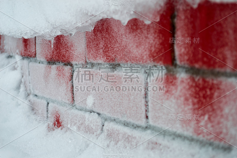 结霜的砖墙