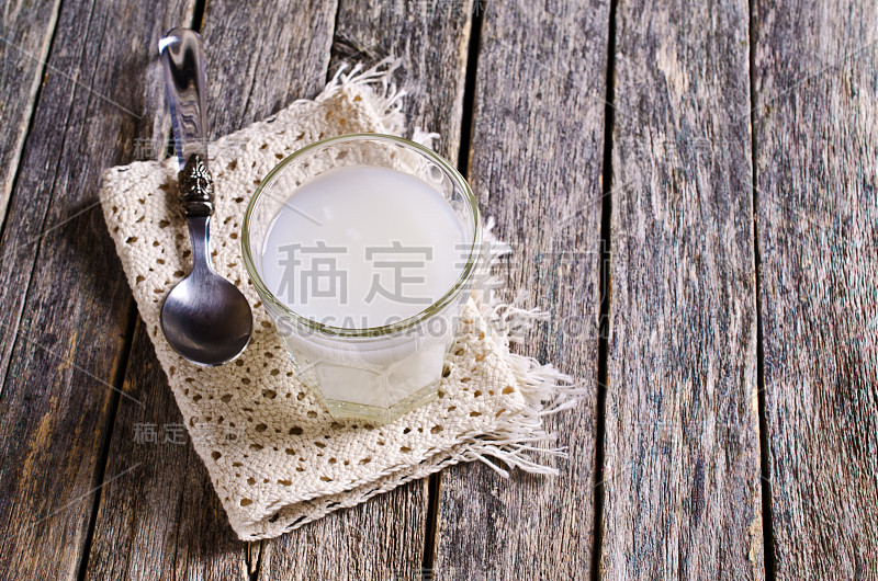 厚的白色产品