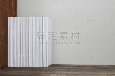 堆白色的书