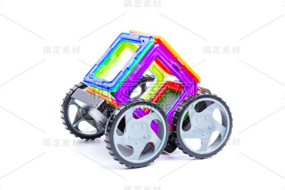 儿童玩具磁性设计师，孤立在白色背景。特写镜头