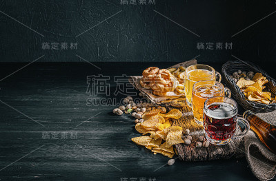 三杯不同的精酿啤酒
