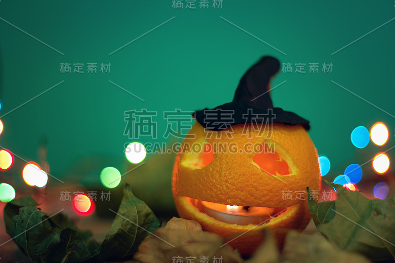 橙色的，弯弯曲曲的吓人的万圣节脸