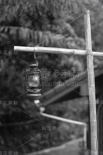 黑白图像的风暴度假村在考亚艾