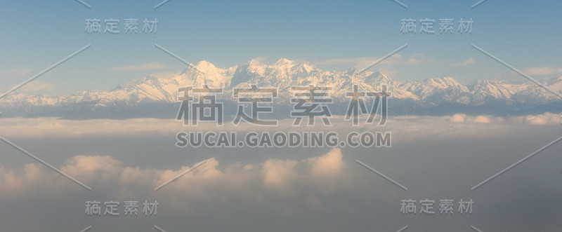 喜马拉雅山山脊鸟瞰图尼泊尔