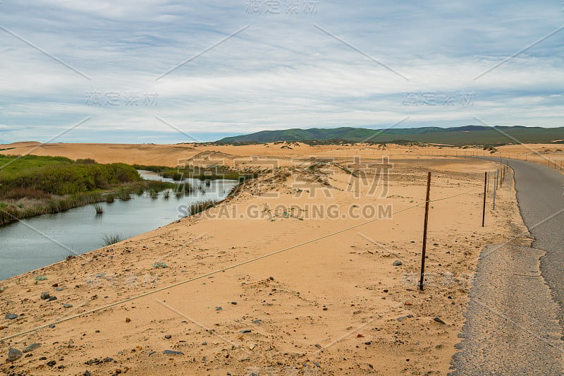 穿越沙丘的风景公路。Guadalupe-Nipomo沙丘,加州