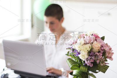 花和女孩。