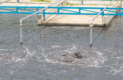 污水处理厂曝气池。