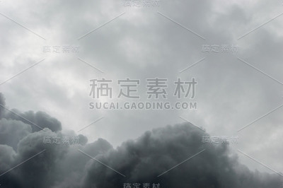 云，暴雨云。