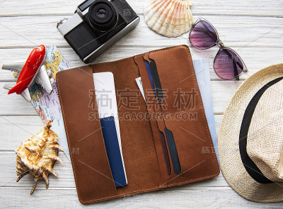 棕色皮革旅游组织者