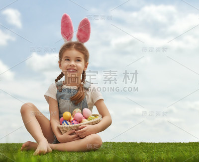 戴着兔耳朵的女孩