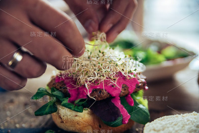 制作素食汉堡
