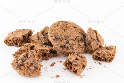 巧克力曲奇孤立在白色背景