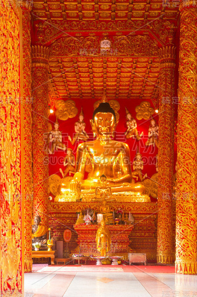 泰国南邦琅佛寺的佛像