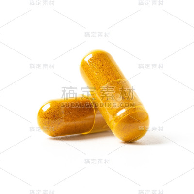 草药胶囊，桔黄色草药孤立白色背景