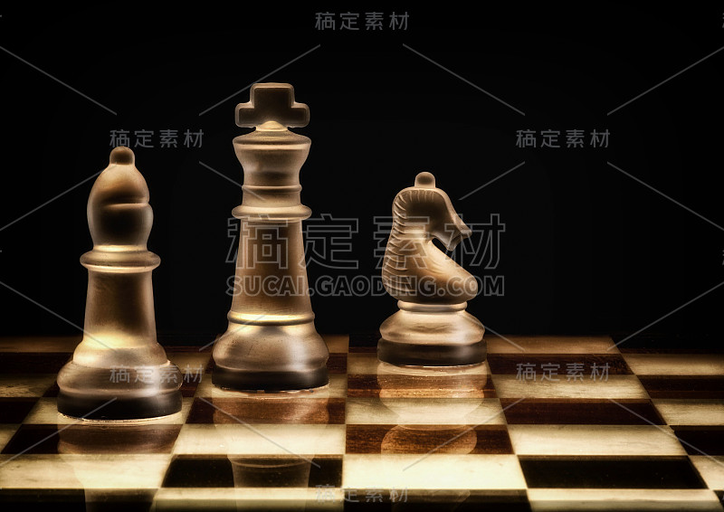 在一个玻璃棋盘上放三个玻璃棋子