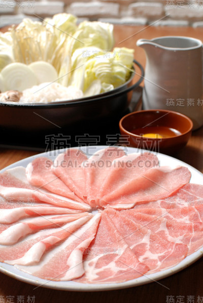 素喜烧新鲜牛肉猪肉片，蔬菜，晚餐套装