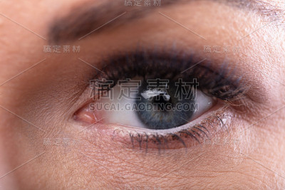 女人的眼睛特写