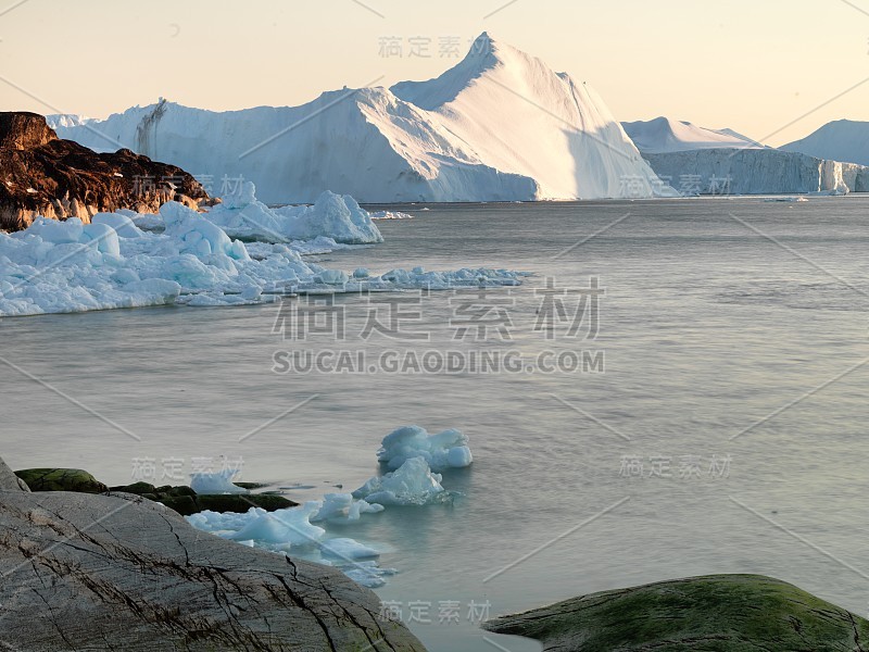 格陵兰岛北冰洋上的冰山