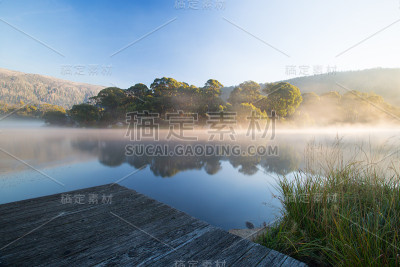 克拉肯贝克湖的早晨