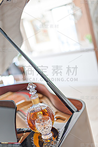 一个昂贵的酒瓶