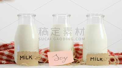 豆奶，奶牛，天然健康的素食替代品