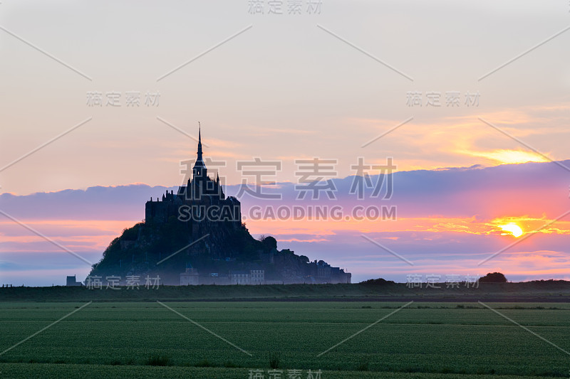 法国诺曼底，西欧，圣米歇尔山田园诗般的全景