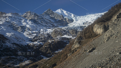 瑞士巨大的雪山