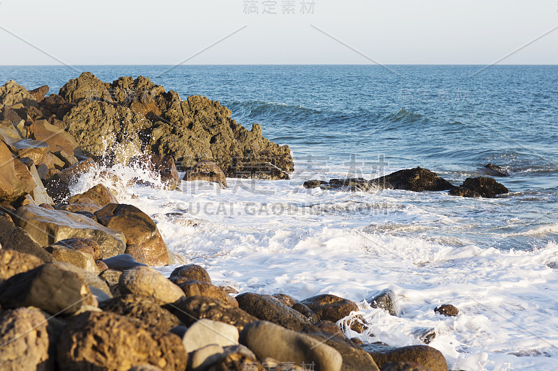 太平洋的波涛，海滩的风景。