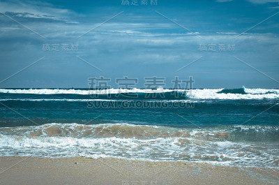 印度洋在斯里兰卡。海浪