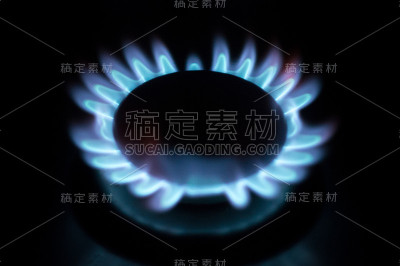 厨房里的煤气灶被隔绝在黑色上