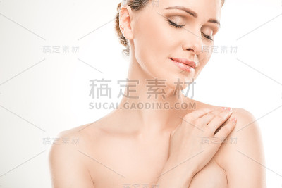 成熟女人的美容保健孤立上白