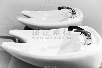 洗手盆的理发师