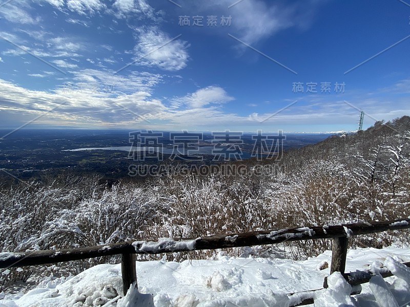 “鲜花广场”，意大利阿尔卑斯山，雪后