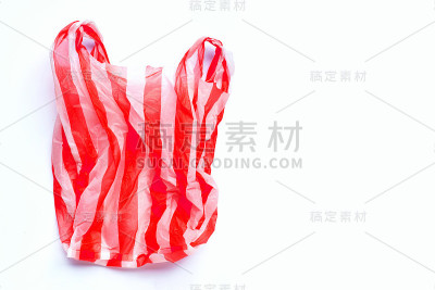 白色背景的彩色塑料袋。