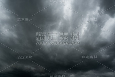 有背景的乌云，雷暴前的乌云。