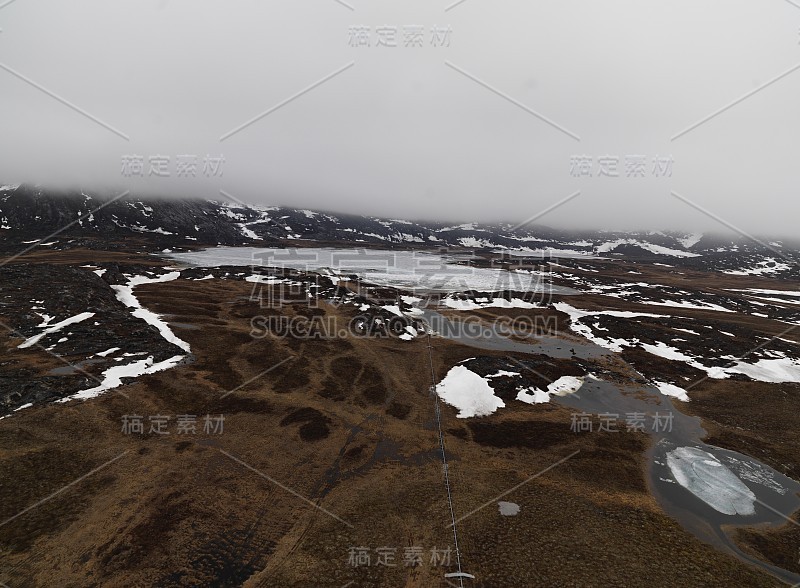 格陵兰岛伊卢利萨特冰峡湾北冰洋上冰山的鸟瞰图