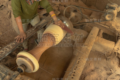 装饰木材表面的步骤是光滑的