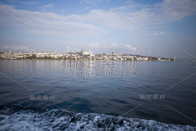 从船上看伊斯坦布尔的城市景观