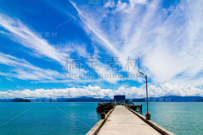 天空和大海