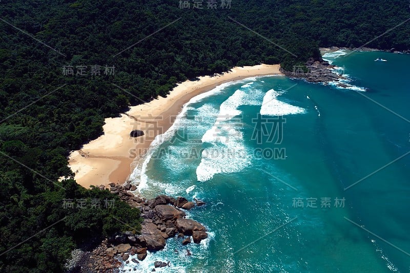 Paraty海湾全景在阳光明媚的一天，里约热内卢de Janeiro，巴西。伟大的景观。旅游目的地。