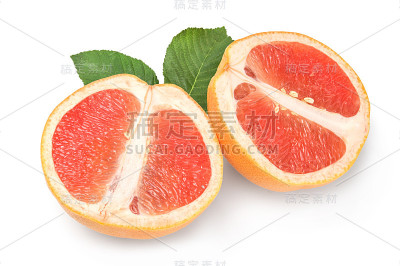 两半熟透的葡萄柚孤立在白色背景上