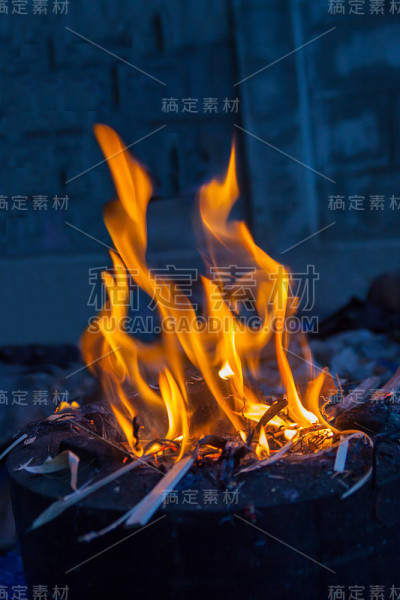 火