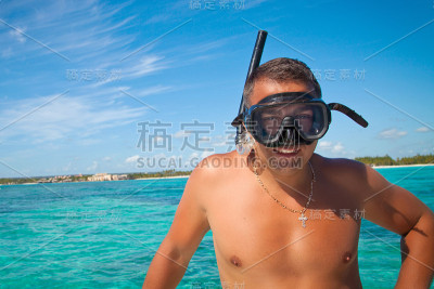 戴着游泳面具的人的肖像
