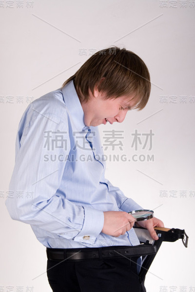 大人在看他的内裤
