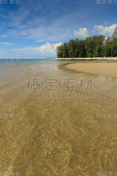 夕阳下的海石泰国普吉岛